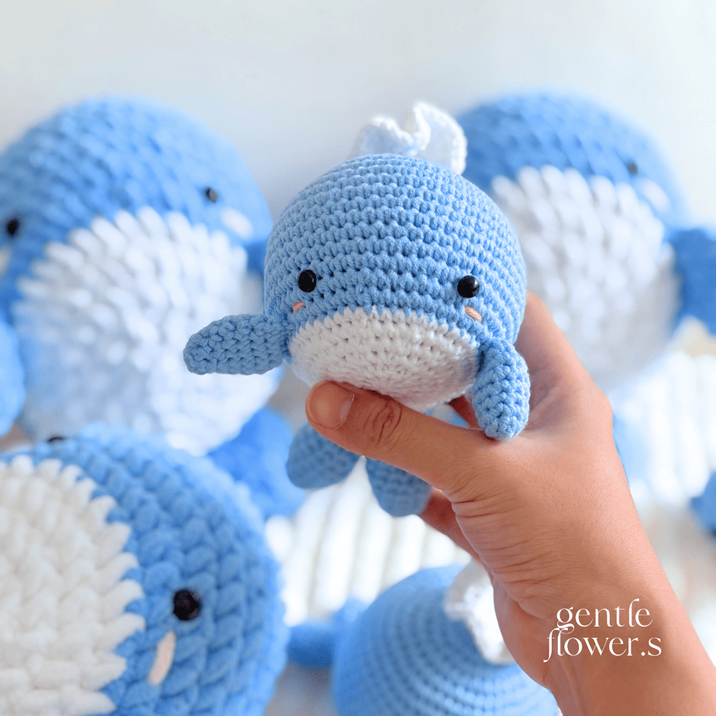 Whale Keychain : พวงกุญแจวาฬ พวงกุญแจไหมพรม วาฬพ่นน้ำ