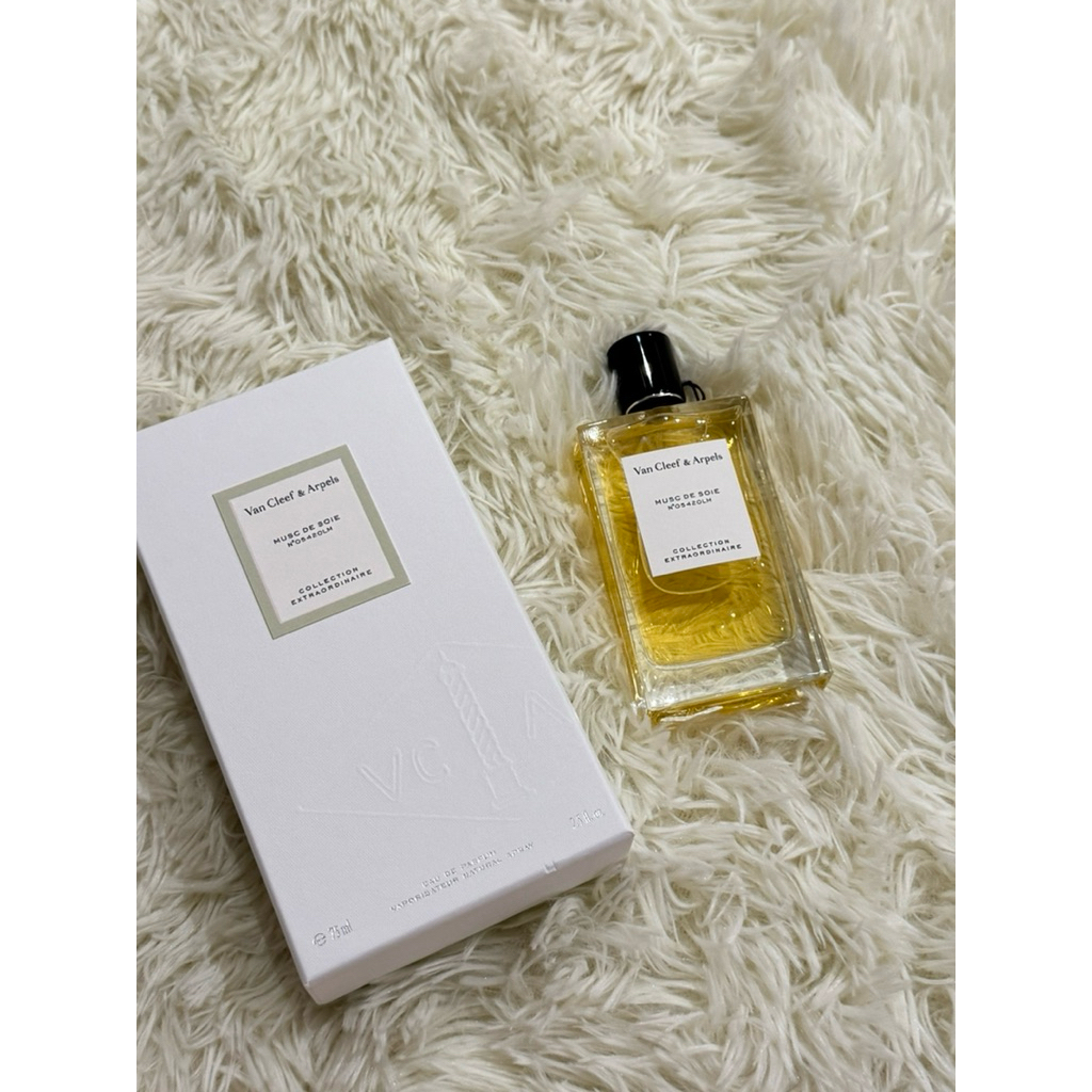 แท้💯 ส่งต่อ น้ำหอม van cleef & arpels กลิ่นแป้ง musc de soie ใช้ไปไม่ถึง 10 ครั้ง