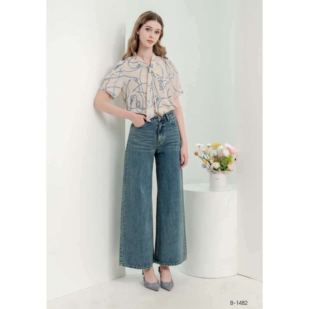 AMILA Blouse VE-B1482 by VERONIQA โคโม่ปริ้นท์ แขนสั้น IGPU26-3 PCE2690