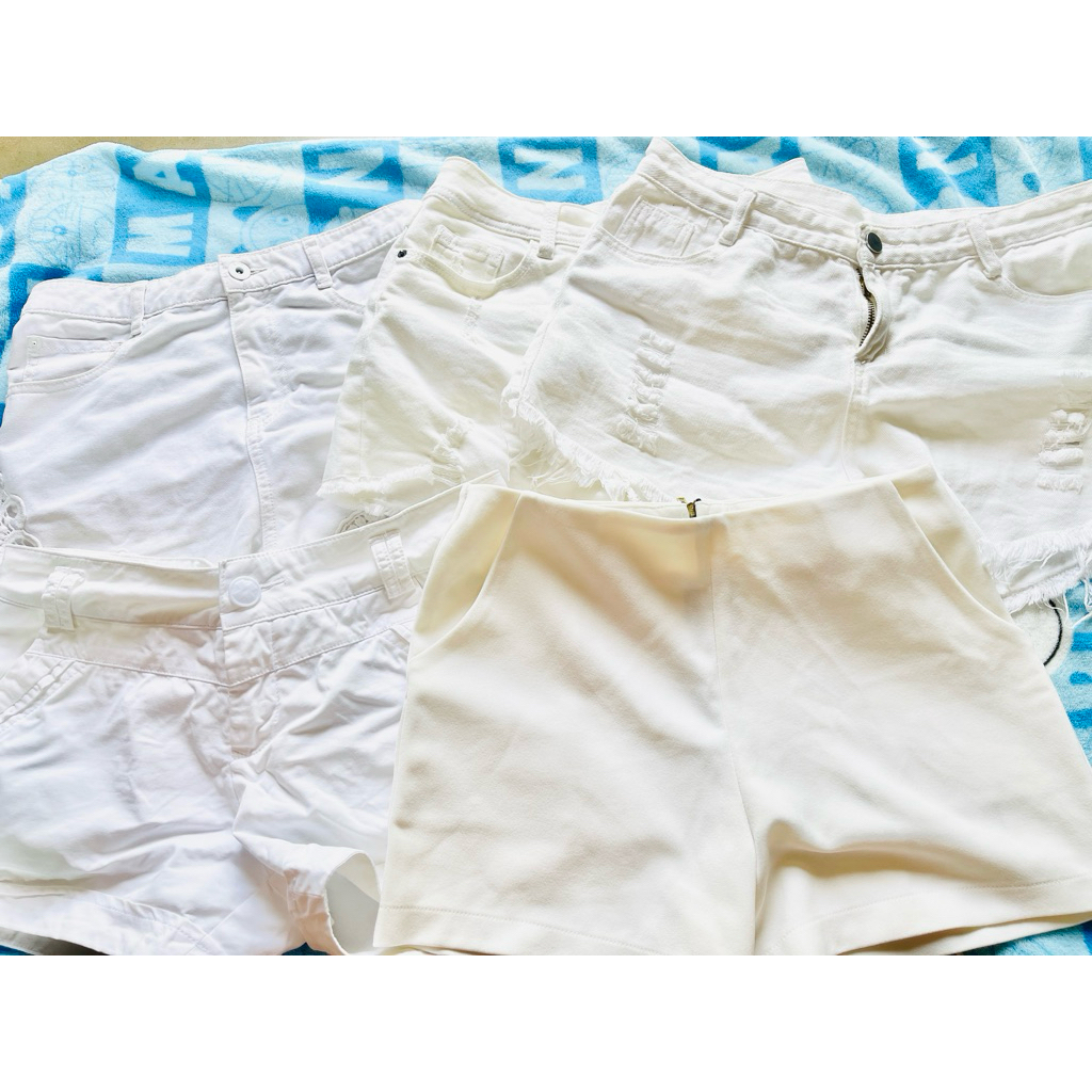 กางเกงยีนส์ขาสั้นสีขาวล้วน