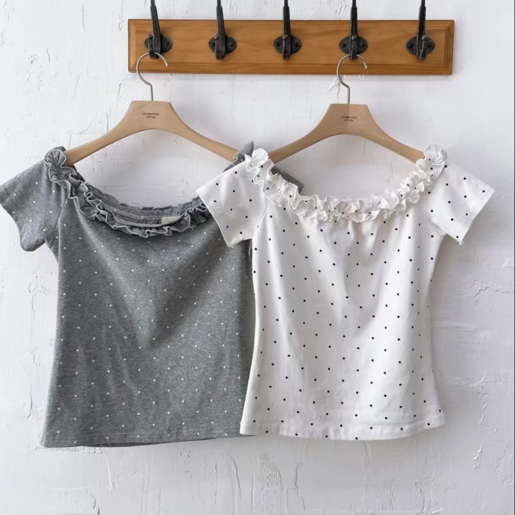 พร้อมส่ง🌻ขาวเซ็กซี่เสื้อแขนสั้น เสื้อยืดเปิดไหล่ สลิมฟิต สำหรับผู้หญิง สไตล์ผู้หญิงเสื้อยืดผญสวยๆ ฤดูร้อนปี2025 #F008