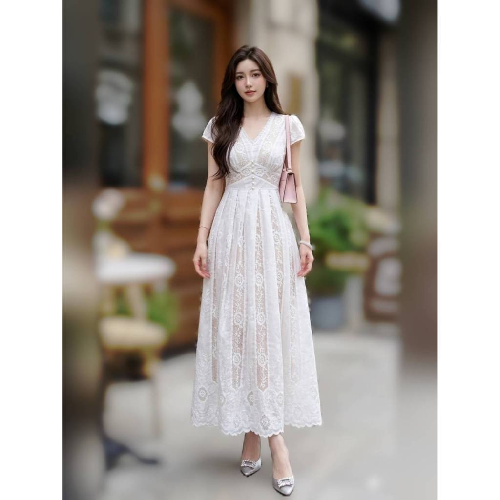 OR2637 เดรสยาวสีขาวซับในสีเนื้อ คอวี ผ้าทอสลับลูกไม้เนื้อสวย