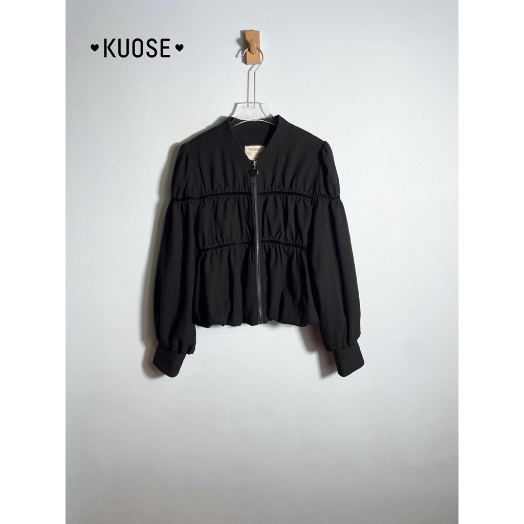 KUOSE เสื้อคลุมแขนยาวทรงบอลลูนแต่งชั้นๆ สีดำ (มือสอง)