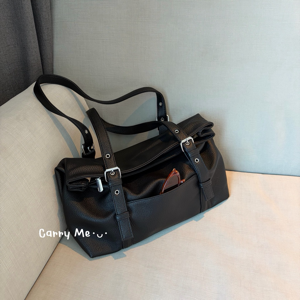 Carry Me･ᴗ･ | (พร้อมส่ง) กระเป๋าหนัง PU พรีเมี่ยม ทรง 2 สไตล์ ปรับสาย 3 ระดับ นุ่ม เบา ไซส์ใหญ่ ใส่ ipad,notebook จุเยอะ ราคา ถูกที่สุด ดีลบีเคเค รูปภาพหลัก