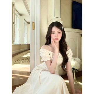 【S-5XL】 เดรสยาว ปาดไหล่ ดีเทลเข็มกลัดดอกไม้ ระบายพองฟูรอบคอสไตล์เจ้าหญิง ทรงเอไลน์ ใส่ออกงาน งานแต่ง