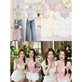 Pee Ka Nong🩵🩷 เสื้อแขนกุดกระดุมมุกเแต่งระบายชั้นๆที่อกดีเทลล…