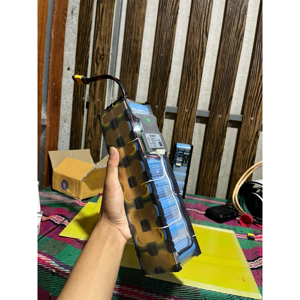 แบตเตอรี่ลิเธียมฟอสเฟส LifePo4 8S 2P 12000/mAh(12Ah) BMS 20A IR ต่ำ