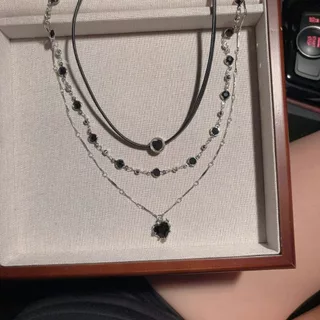 LUCKYROSE สร้อยคอกระดูกไหปลาร้าหลายเส้น หนังลายหัวใจดำ สวมซ้อนได้ สไตล์หวานเท่