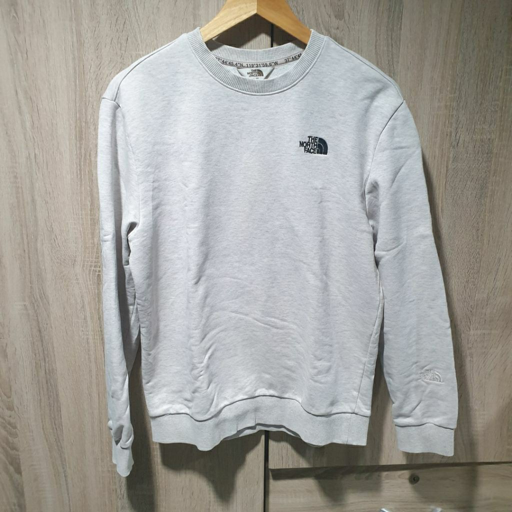 เสื้อสเวตเตอร์ TNF สีเทาอ่อน ของแท้มือสอง