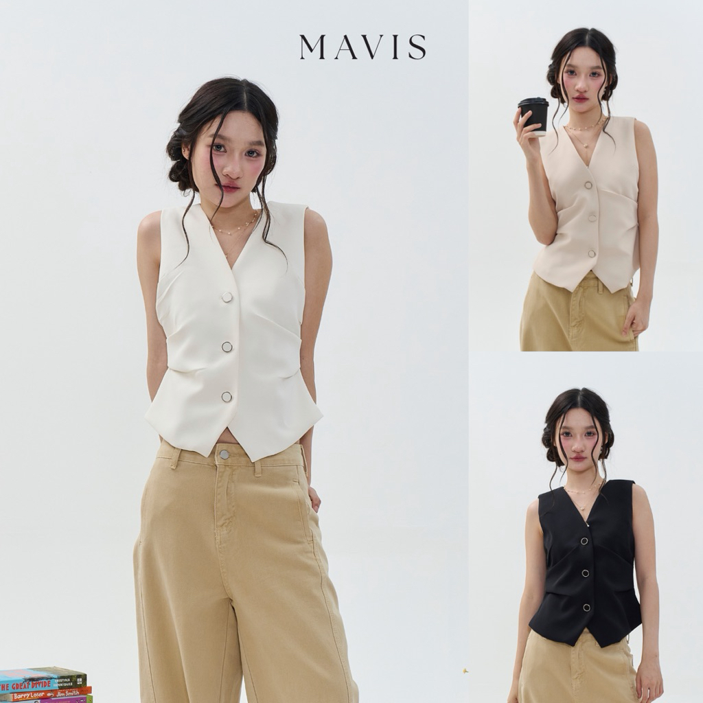 MAVIS TOP (เฉพาะเสื้อ) กั๊กแขนกุดผ้านิ่มอัดกาวทรงสวย จับย่นเอวทั้งหน้าและหลังช่วยเก็บทรงให้ดูเพรียว แต่งด้วยกระดุมหน้า