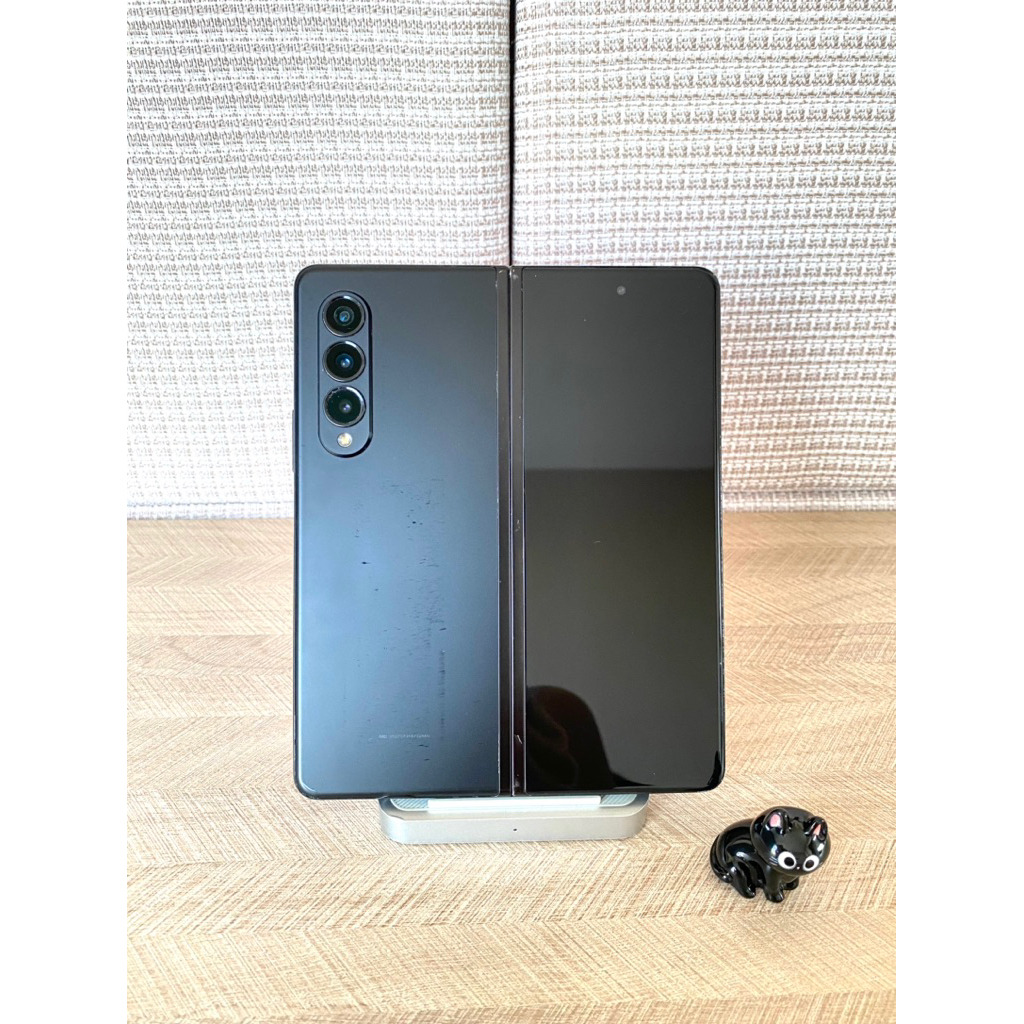 Samsung Galaxy Z Fold3 12/256 GB ~ Snapdragon 888 ~  IMX347 Exmor Rs ~ Dynamic AMOLED 2X 120Hz ~ eSI
