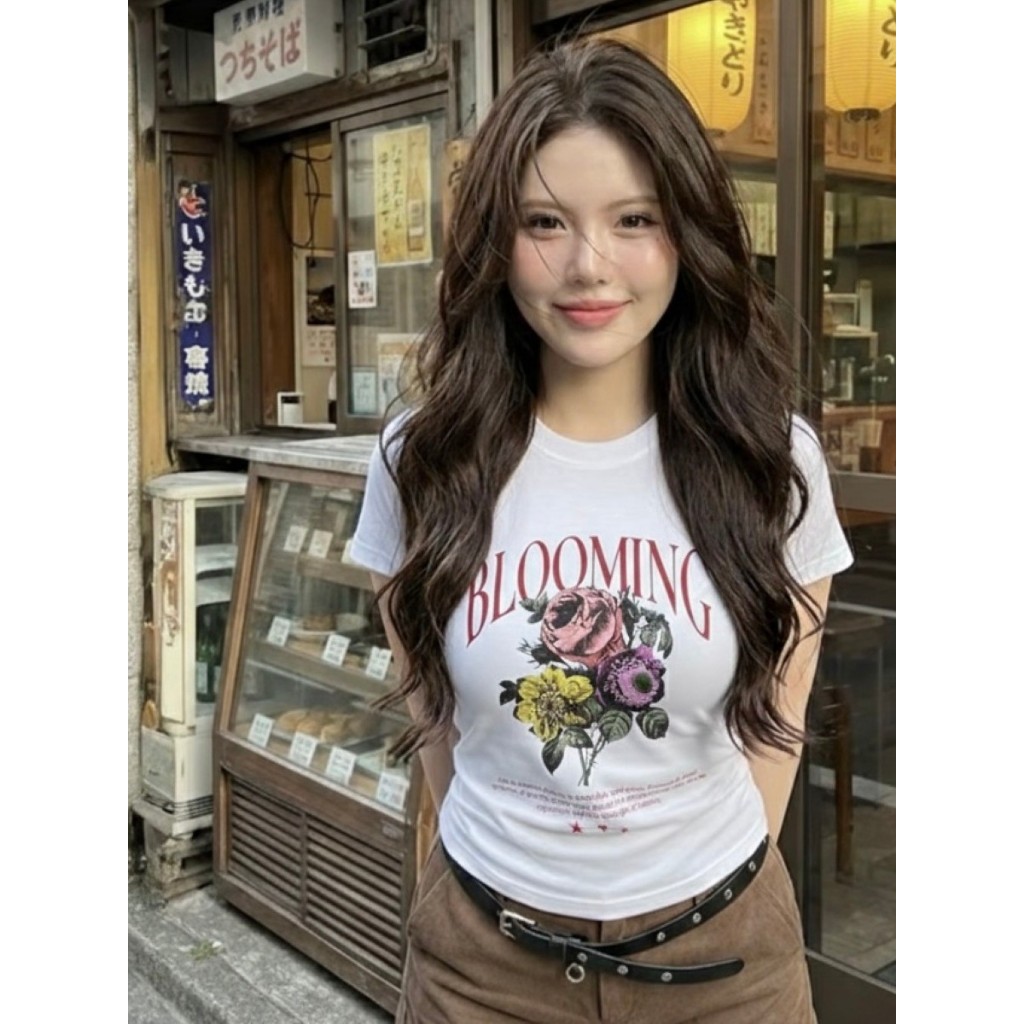 🌈VibeHouse🌈เสื้อยืดเข้ารูป พร้อมส่ง สกรีนลายแน่นๆ สาวอวบใส่ได้ มีไซส์ M-2XL รุ่น แครอท BLOOM