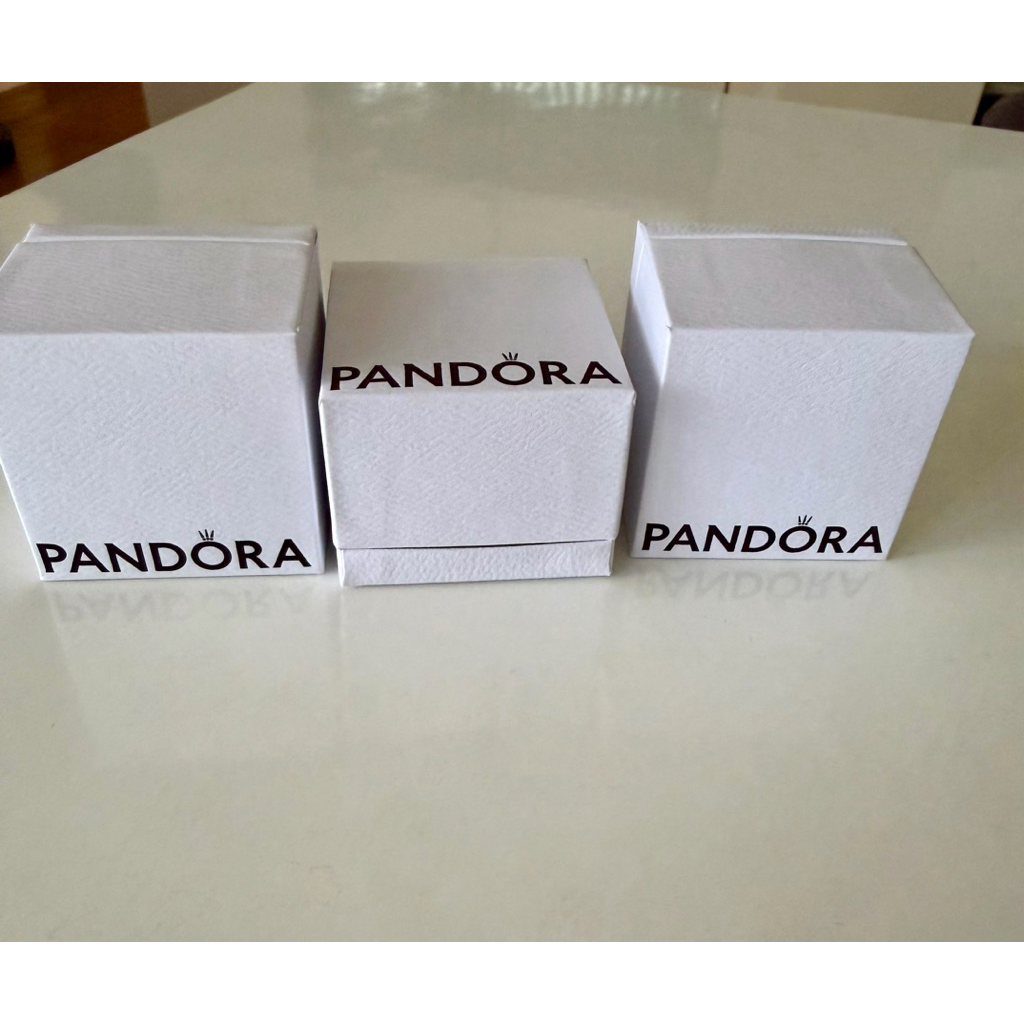 กล่องกระดาษเครื่องประดับ Pandora ของแท้จาก เคาน์เตอร์ไทย มือสอง