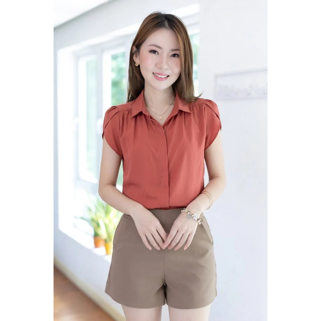 Narinari : MN0222 Petal Sleeve Shirt เสื้อเชิ้ตแขนสั้น แขนซ้อนทรงกลีบดอกไม้ สีพื้น