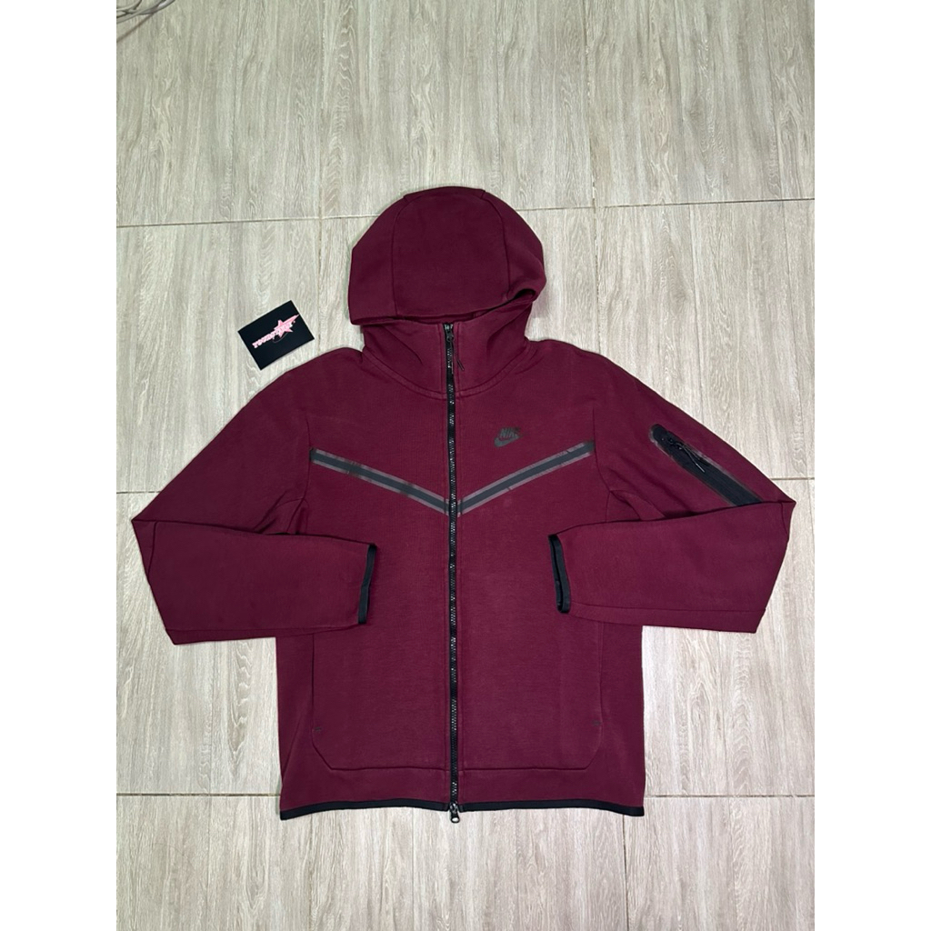 Nike Tech Fleece (สินค้าแท้มือสองสภาพนางฟ้า)