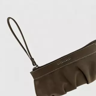 Caseharden Gyoza Wallet กระเป๋าสตางค์ทรงเกี๊ยว หนังกลับ พร้อมสายคล้องข้อมือ