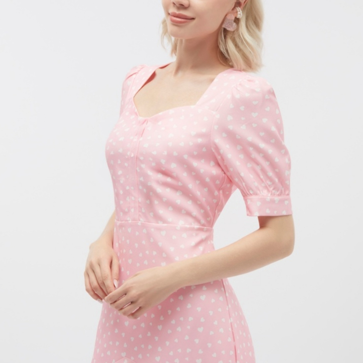 EP เดรสพิมพ์ลายหัวใจแต่งโบว์ ผู้หญิง สีชมพู | Heart Print Shot Dress with Bow Detail | 04581