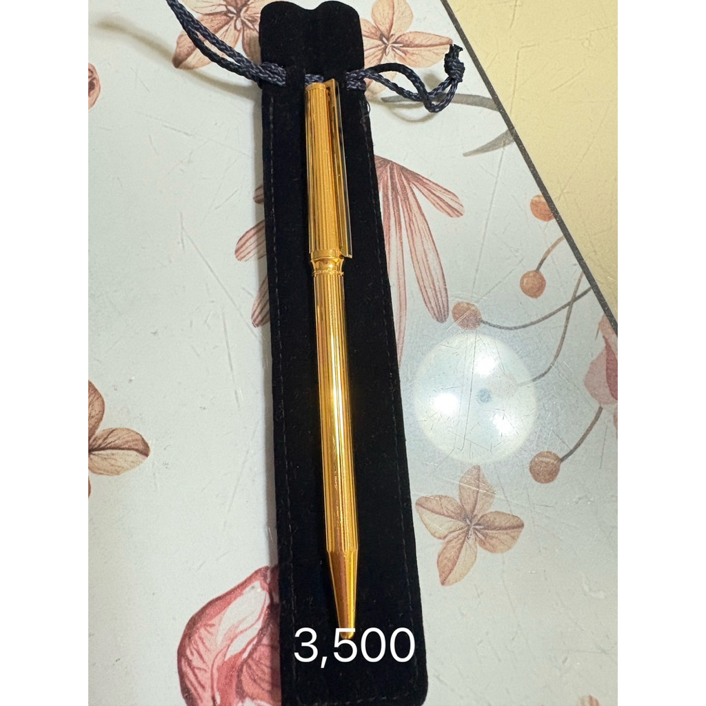 ปากกา S.T.DuPont Paris/Made in France  ลายริ้วทอง Classique style มีรอยใช้งานเล็กน้อย เป็นระบบแบบหมุ