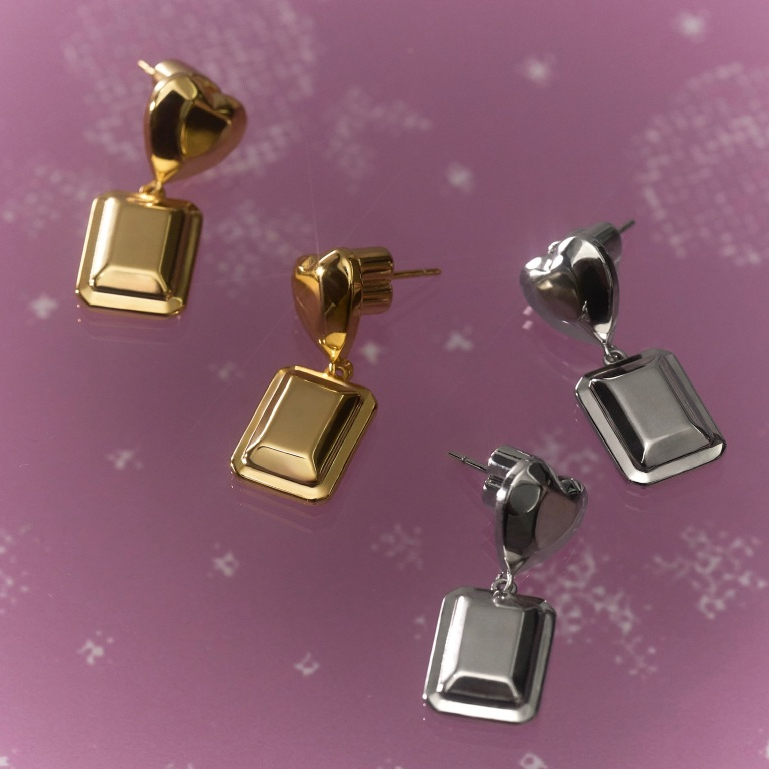 YVIS In Character Stud Brass Earring - YVIS X Bunny Pretty Demand พร้อมส่ง