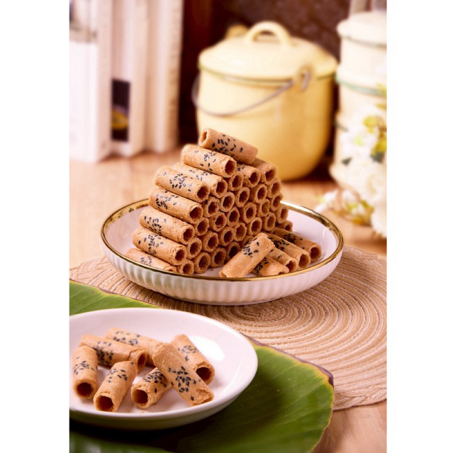 ทองม้วนกะทิสดแท้ ลัลณา Lunna 100g กรอบ หอมงาดำ ขนมไทย ทานเล่น