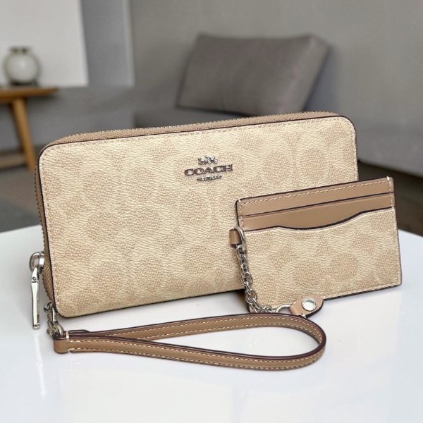 COACH Long Zip Around Wallet In Signature Canvas Style No. C4452 ซิปรอบใบยาว