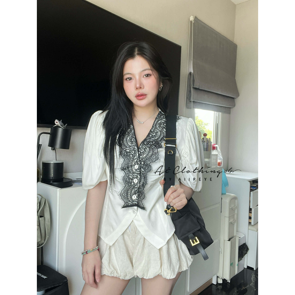 [ รุ่น ตุ๊กตาวีลูกไม้ ] เสื้อคอวีแต่งลูกไม้สีดำ แขนตุ๊กตา ดีเทลสวยมากก