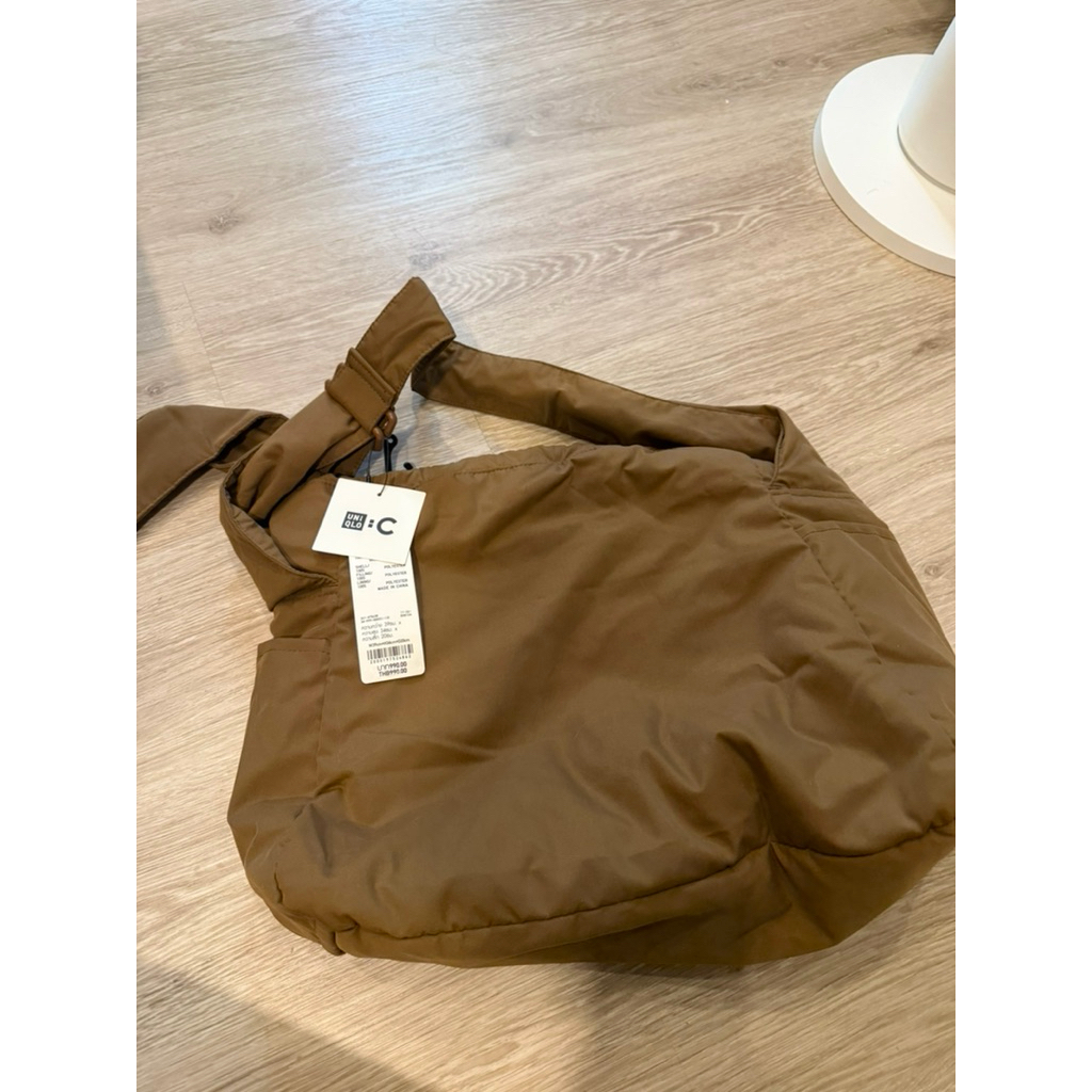 กระเป๋า uniqlo soft puffy shoulder bag uniqlo