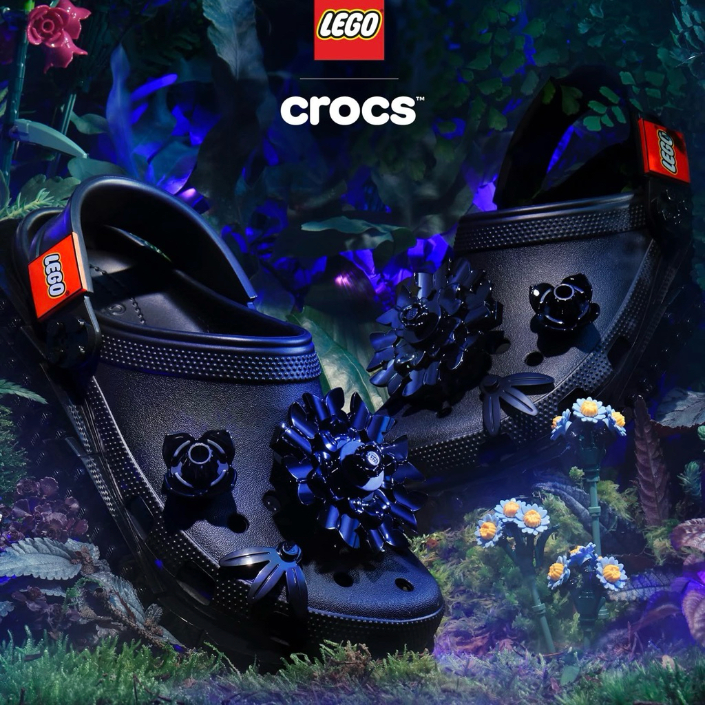 crocs LEGO Midnight Garden Creativity Clog รองเท้าคล็อก
