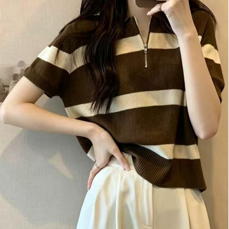 พร้อมส่งในไทย**เสื้อแขนสั้นไหมพรม ลายทาง มีซิปด้านหน้าใช้งานได้ Y343