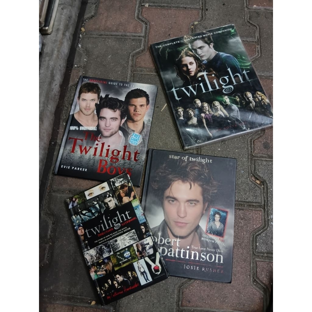 หนังสือสะสม เกี่ยวกับหนัง Twilight