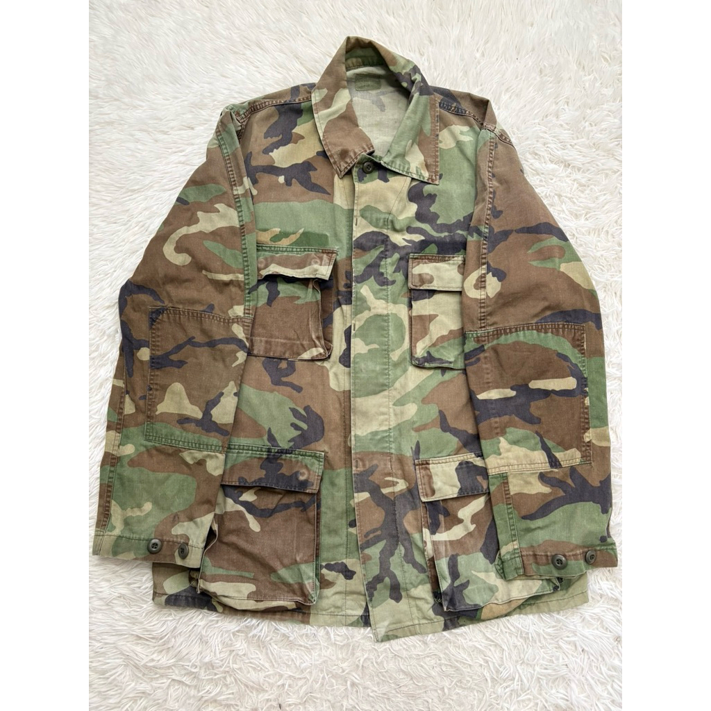 เสื้อทหารแขนยาว USA Woodland ผ้าด้าน รอบอก52”ยาว31”ไหล่20”แขน26” มือสองของแท้ สวยตามภาพ (W7)