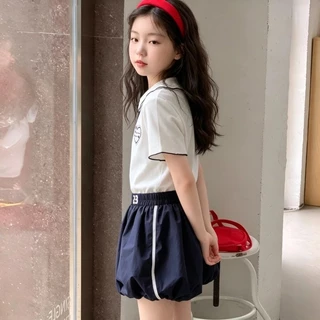 เสื้อโปโลไหมน้ำแข็งลายร่องสไตล์เกาหลีสำหรับเด็กผู้หญิง พร้อมงานปัก — สัมผัสนุ่มสบาย เรียบง่าย และสวมใส่ได้หลากหลายโอกาส