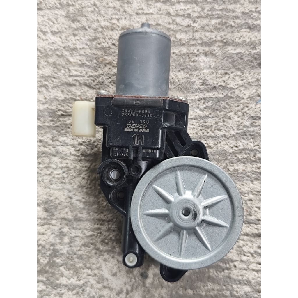 มอเตอร์กระจกไฟฟ้าชิวหน้า honda forza 300/350 ปี 2018 ถึง 2023 รหัส K1B/K0B สภาพ 80 เปอร์เซ็น รายละเอ