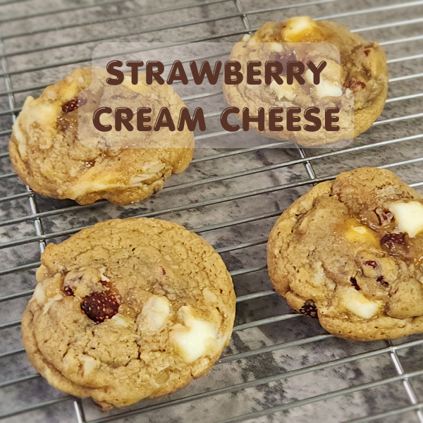 Soft Cookies-Strawberry Cream cheese คุกกี้นิ่ม รสสตรอเบอรี่ครีมชีส หวานฉ่ำ หอมเนยแท้นิวซีแลนด์ by Sweets&Treats