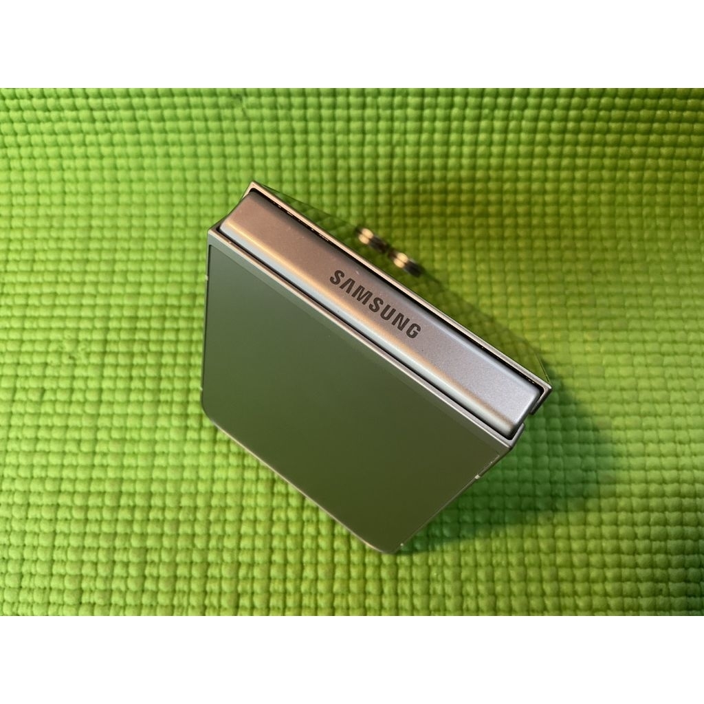 samsung z flip6 ของแท้ มือสอง เครื่องศูนย์ไทย ram12 rom256 สภาพดีมาก