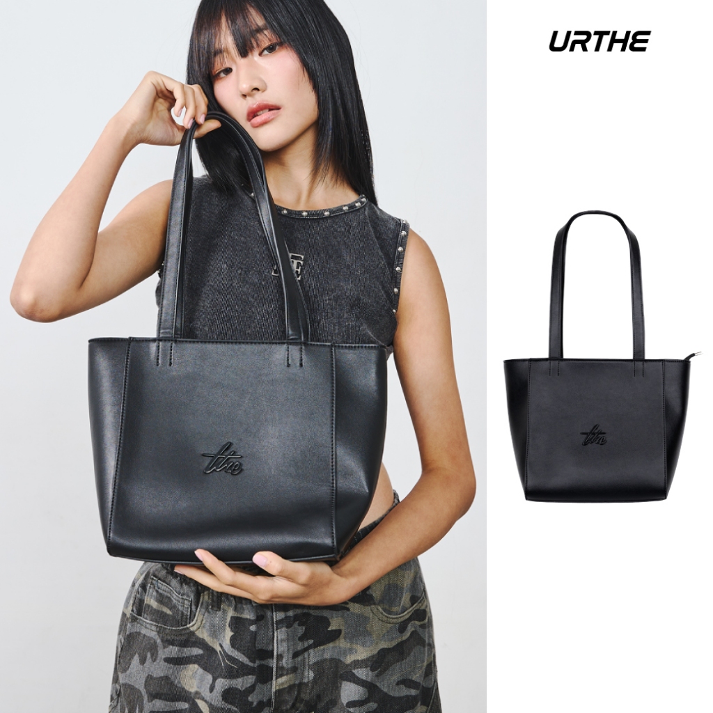 URTHE - กระเป๋า หนังเทียม รุ่น THE STRUCTURED VEGAN LEATHER TOTE BAG