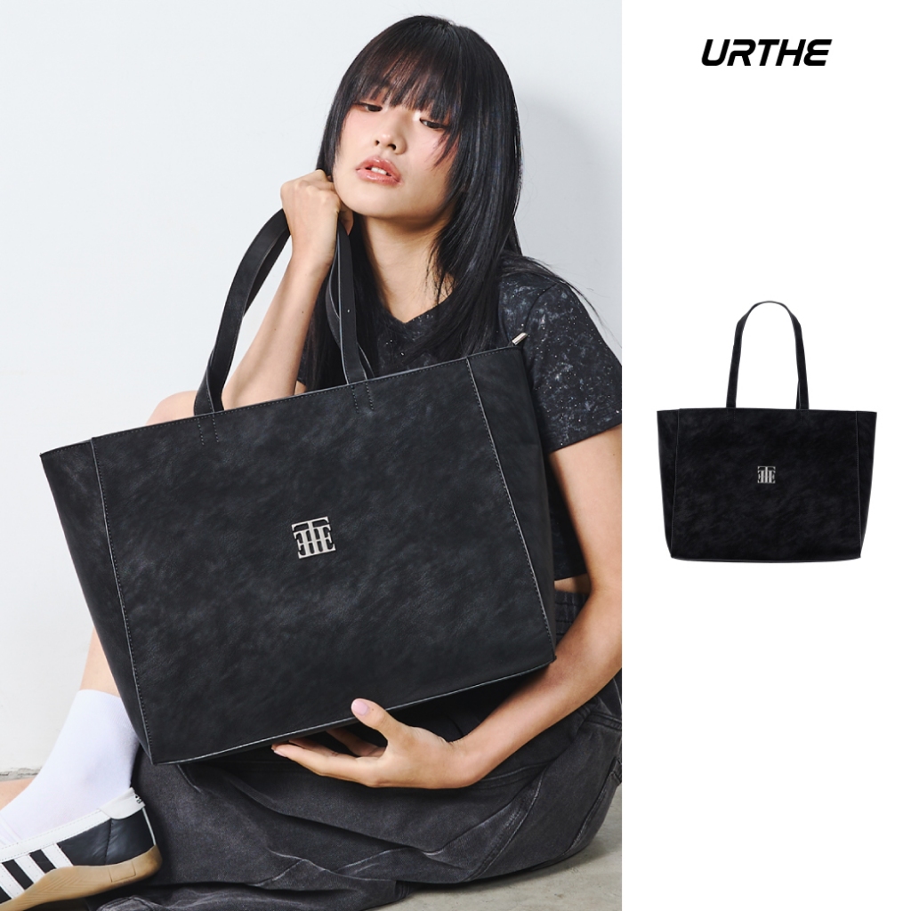 URTHE - กระเป๋า หนังเทียม รุ่น EMBLEM LARGE STRUCTURED TOTE BAG