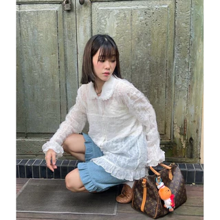 Aunchadabrand - Bittersweet blouse เสื้อเบลาส์แขนยาวลูกไม้ซีทรู ผ้าไม่คัน