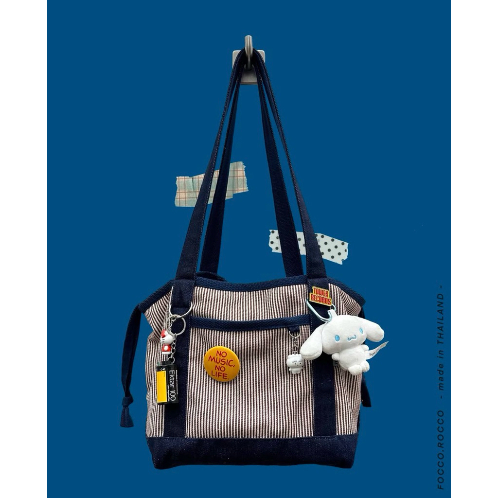 พร้อมส่ง[ FOCCO.ROCCO ] debbie tote bag กระเป๋าผ้าทรง tote bag ปากกระเป๋ารูดปิดได้ (อ่านรายละเอียดสินค้าก่อนสั่งซื้อ)