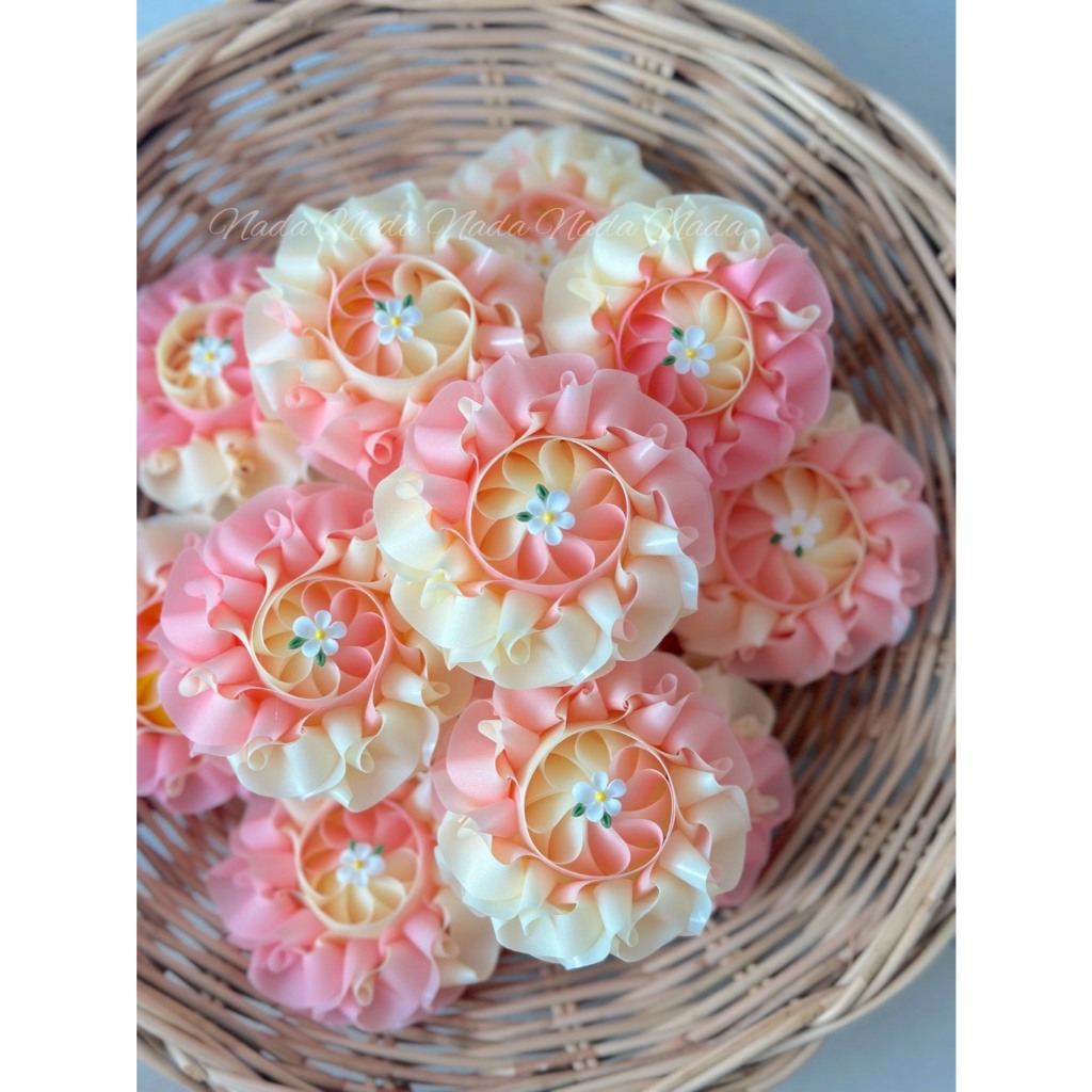 มีโทนสีเข้าใหม่ค่ะ ✨✨🌸ดอกไม้โปรยทานงานบวช 1แพ็ค 12 ชิ้น🌸🔥ดอกบัวหัสดิน ตัวเปล่า ไม่ใส่เหรียญนะคะ