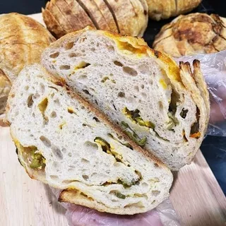 Sourdough ขนมปังเปลือกแข็งจากยีสต์ธรรมชาติ ขนาด 600-650 กรัม (พรีออเดอร์)