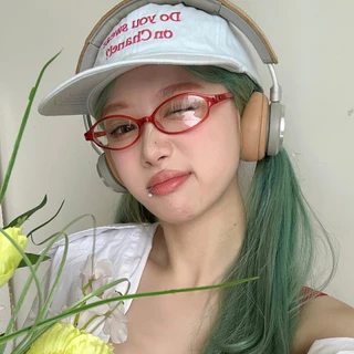 แว่นตา กรอบสีแดง น้ำหนักเบา y2k สไตล์ญี่ปุ่น สไตล์เกาหลี ins เรโทร เกรเดียนต์ ดีไซน์ทันสมัย มากเกินไป COD