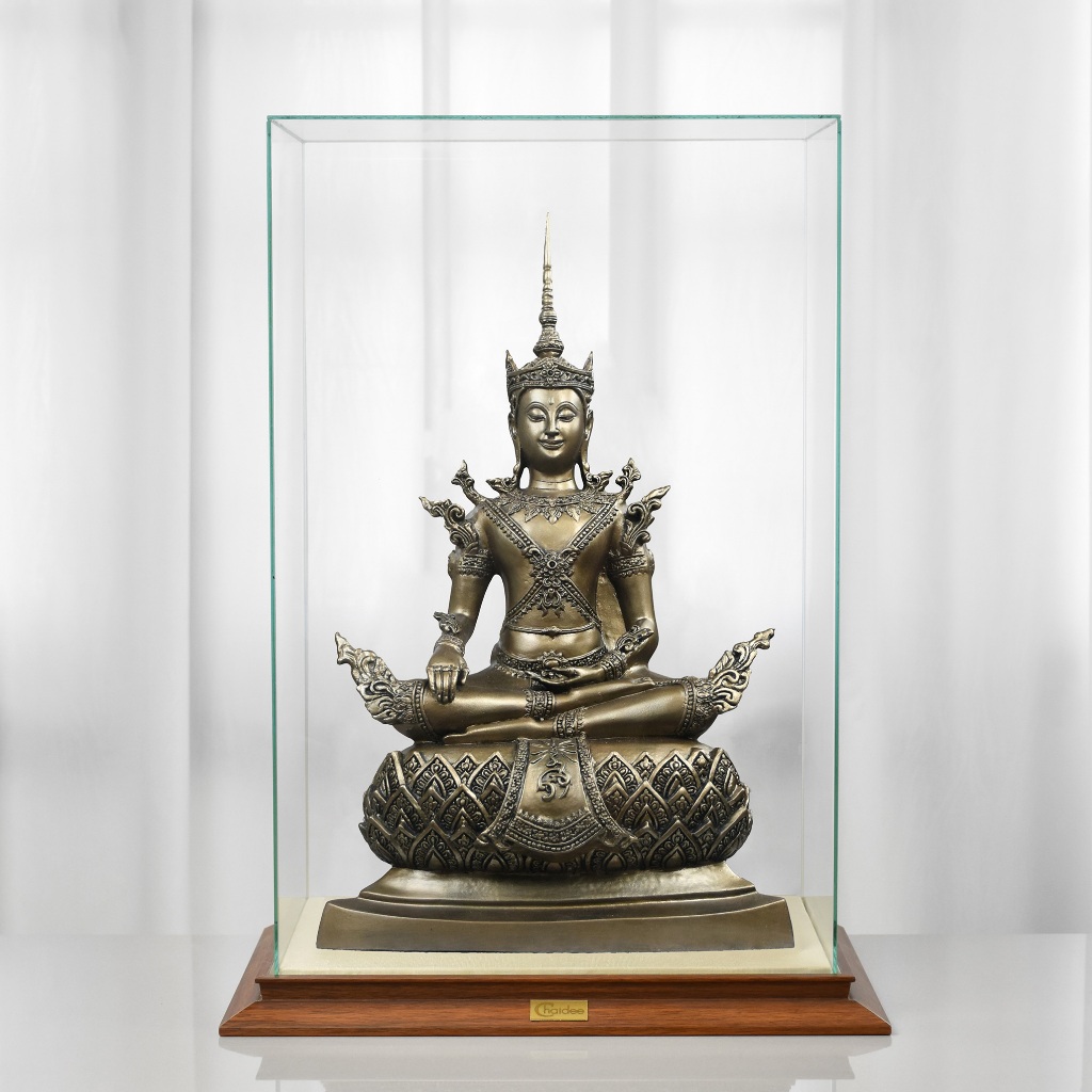 CHAIDEE พระพุทธรูปทรงเครื่องพระมหาจักรพรรดิ เสริมบารมีสีปัดทองเหลือง ของขวัญมงคล