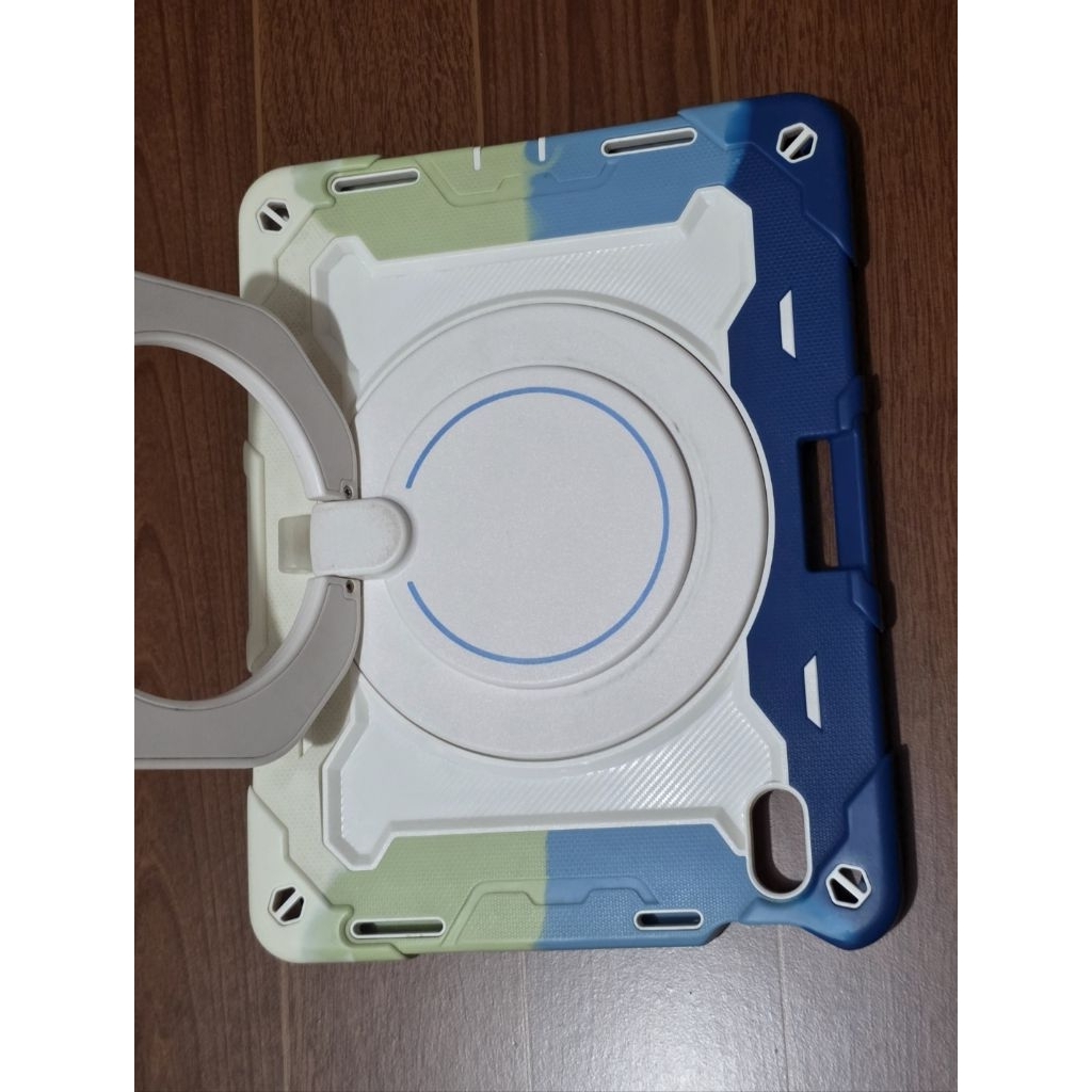 เคส Case iPad Gen10 สีฟ้าไล่เฉดสีเข้มอ่อน แต่งสีเขียว มือสอง สภาพดีมากค่ะ-