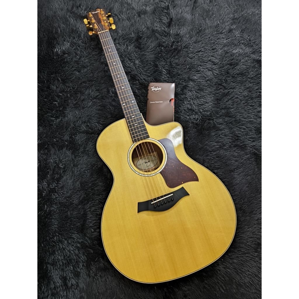 กีตาร์โปร่งไฟฟ้า Taylor รุ่น214CE-K-DLX-ES2