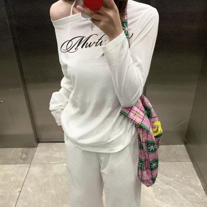 COD-เสื้อแขนยาวผู้หญิงสไตล์อเมริกัน เปิดไหล่ข้างเดียว ทรงหลวม ลายพิมพ์ครีเอทีฟ กันแดดผ้าบางใส ลุคโลฟี ใช้ได้ทุกลุค ฤดูร้