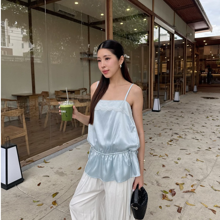 LILGLORY Jolia Top เสื้อสายเดี่ยวซาตินแต่งลูกไม้ (เฉพาะเสื้อ)