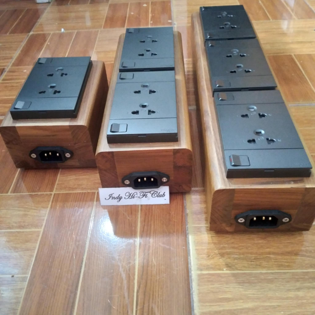 ปลั๊กรางพ่วงไม้สัก Schneider ชนิด 2 ,4 และ 6 ช่องเสียบแบบมีสวิตช์ ปิด-เปิด แยกอิสระ