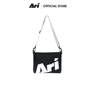 ARI ESSENTIAL SACOCHE BAG - BLACK (AHW1740-01) กระเป๋า สะพายข้าง อาริ สีดำ
