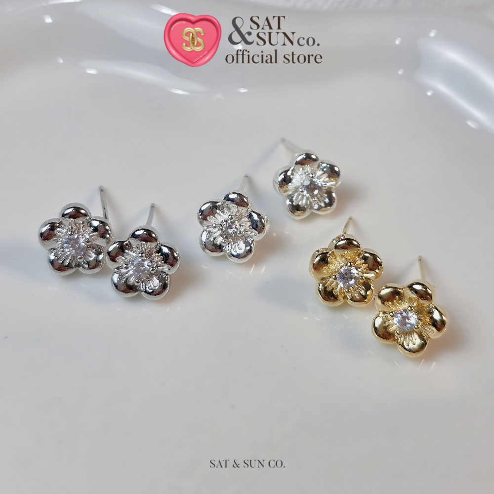 SATANDSUN Sakura stud earrings ต่างหูแบบติดหู ดีไซน์ดอกไม้ประดับเพชร มีให้เลือก 3 สี